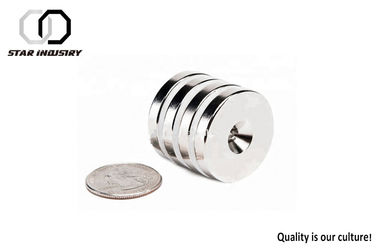 D15 × 2mm dauerhafter angesenkter Magnet-flacher runder Magnet mit Loch
