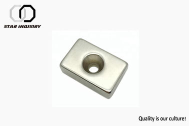 Dauerhafter Magnet 30 x 10 x 5mm N52 NdFeB mit Senker-Schrauben-Loch